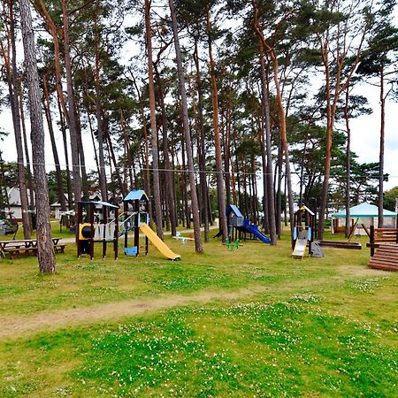 Forest Family Resort - Domki Caloroczne Ustka Exteriör bild