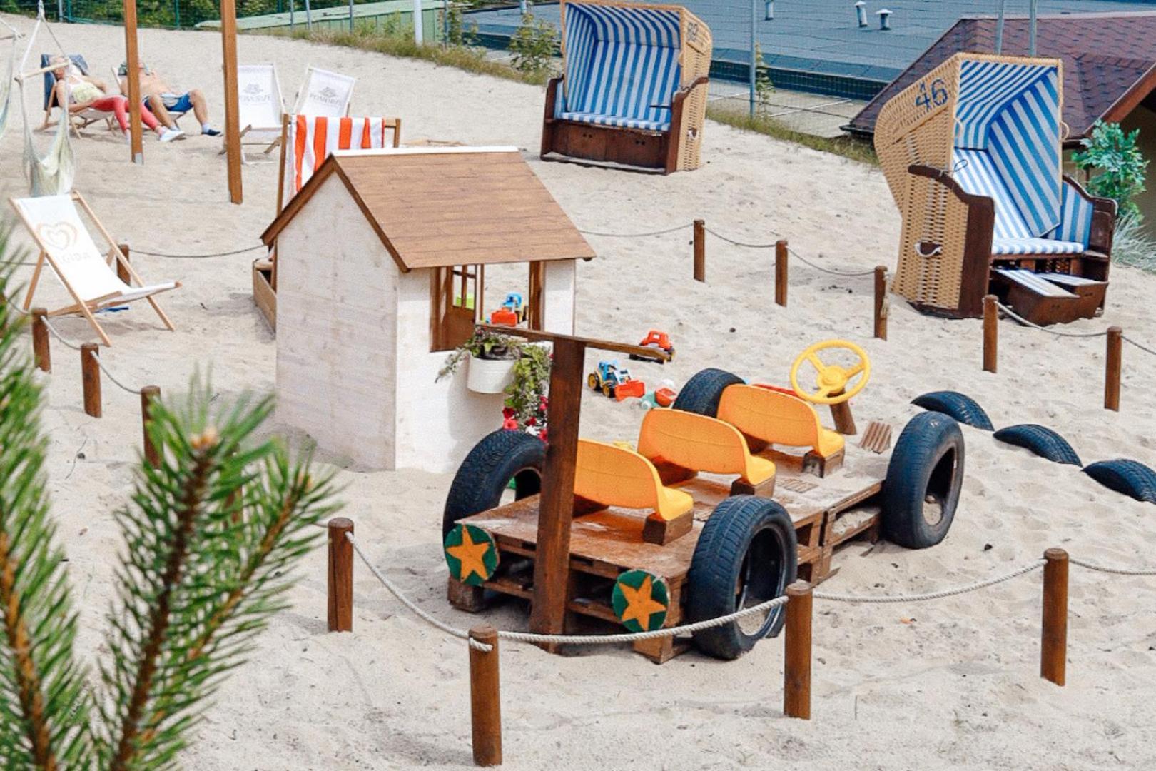 Forest Family Resort - Domki Caloroczne Ustka Exteriör bild