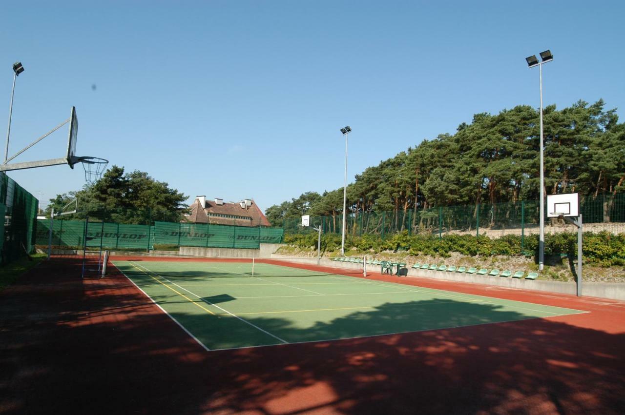 Forest Family Resort - Domki Caloroczne Ustka Exteriör bild